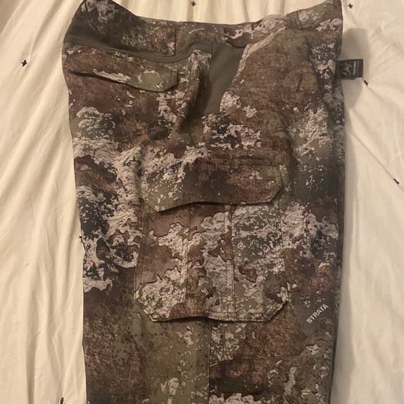 Cabela’s Strata Performance Light Weight camo pants - Size Large (36-38”) - Picture 7 of 9